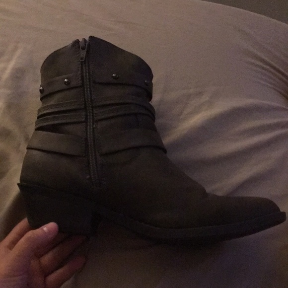 Boots - Picture 2 of 3